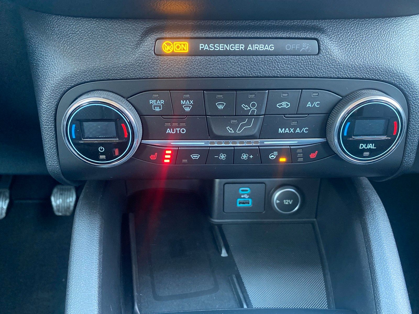 Fahrzeugabbildung Ford Kuga Cool & Connect 2x4