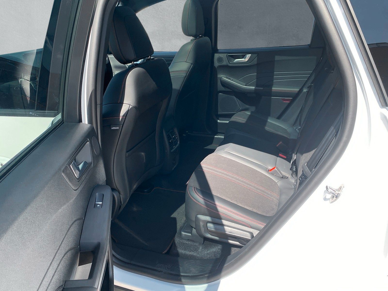 Fahrzeugabbildung Ford Kuga Plug-In Hybrid ST-Line X