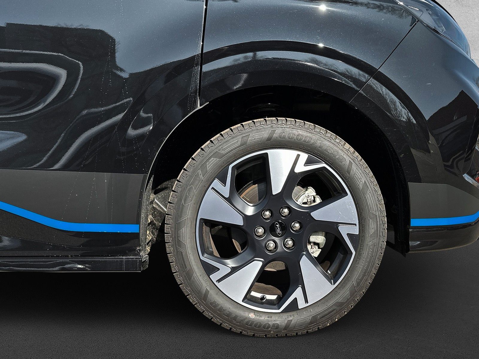 Fahrzeugabbildung Ford Transit Custom Kasten 320 L1 Sport AWD