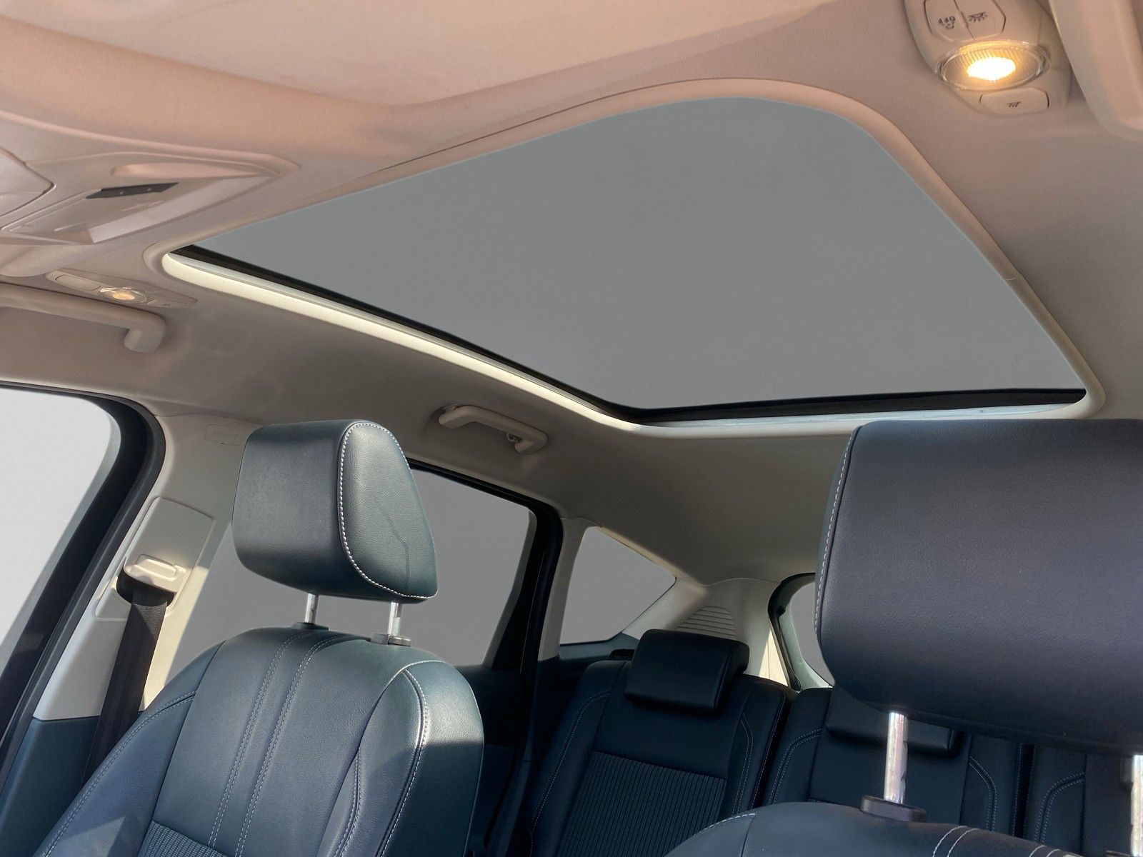 Fahrzeugabbildung Ford C-Max C-MAX Titanium