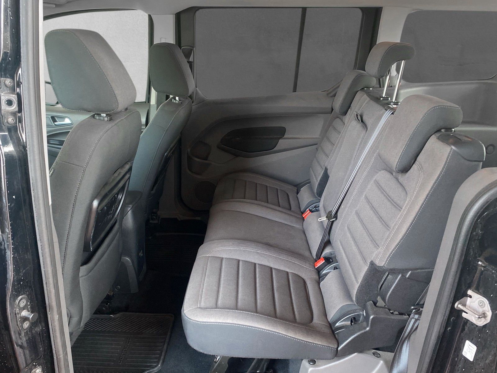 Fahrzeugabbildung Ford Grand Tourneo Connect Titanium
