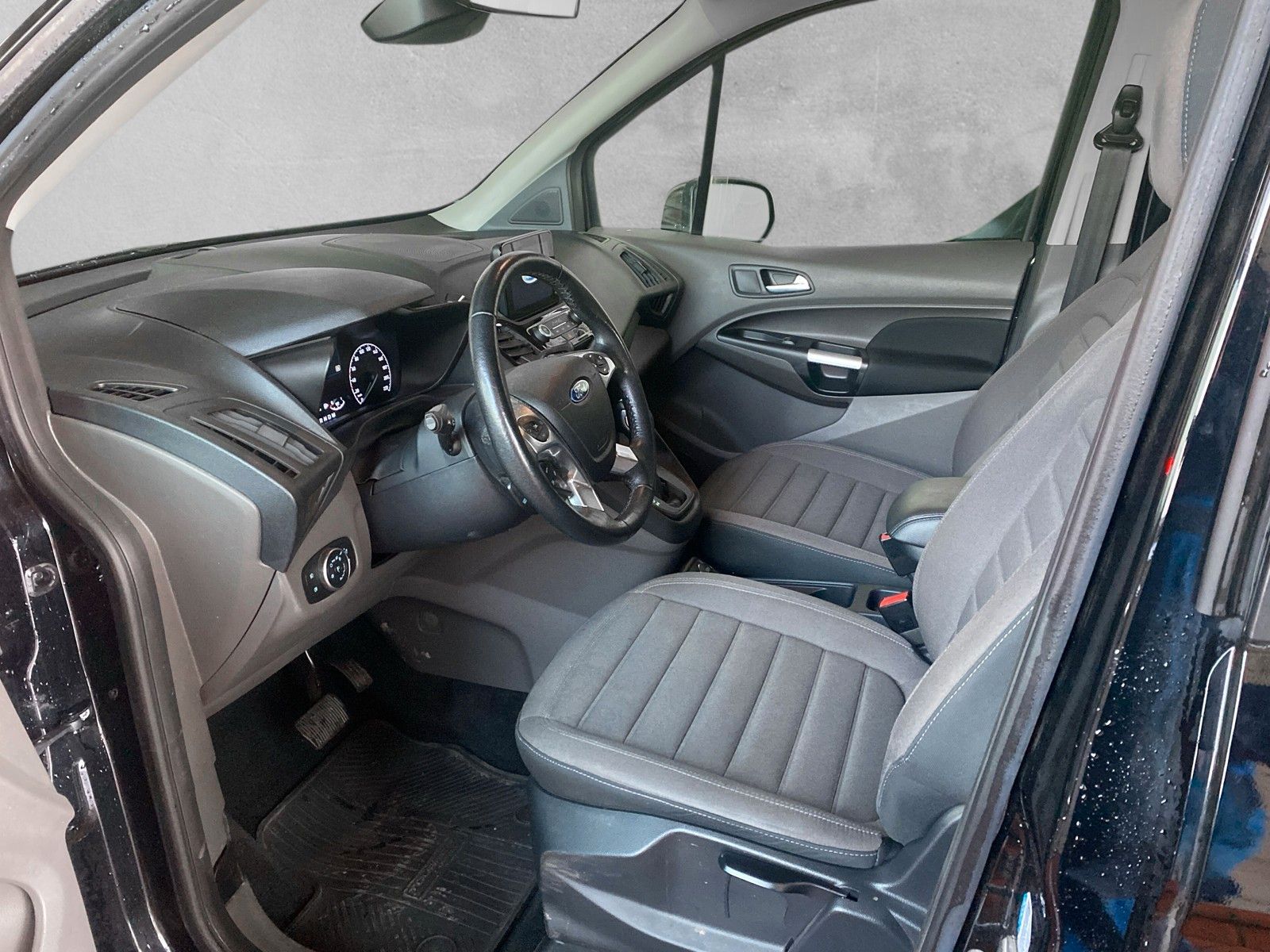 Fahrzeugabbildung Ford Grand Tourneo Connect Titanium