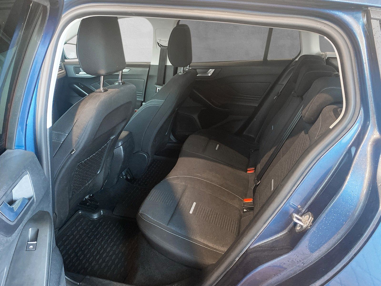 Fahrzeugabbildung Ford Focus Turnier Active Design