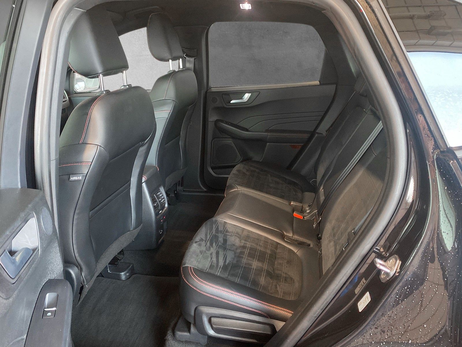 Fahrzeugabbildung Ford Kuga Hybrid ST-Line X