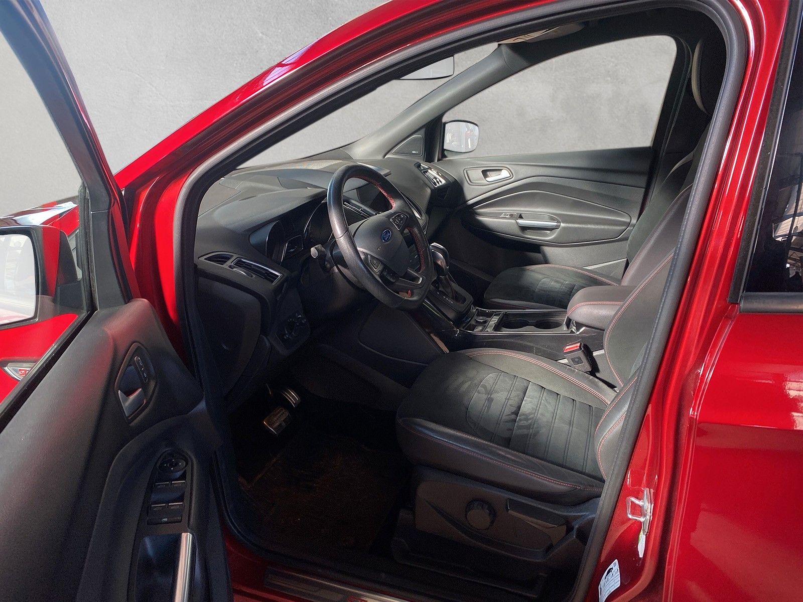 Fahrzeugabbildung Ford Kuga ST-Line 2x4