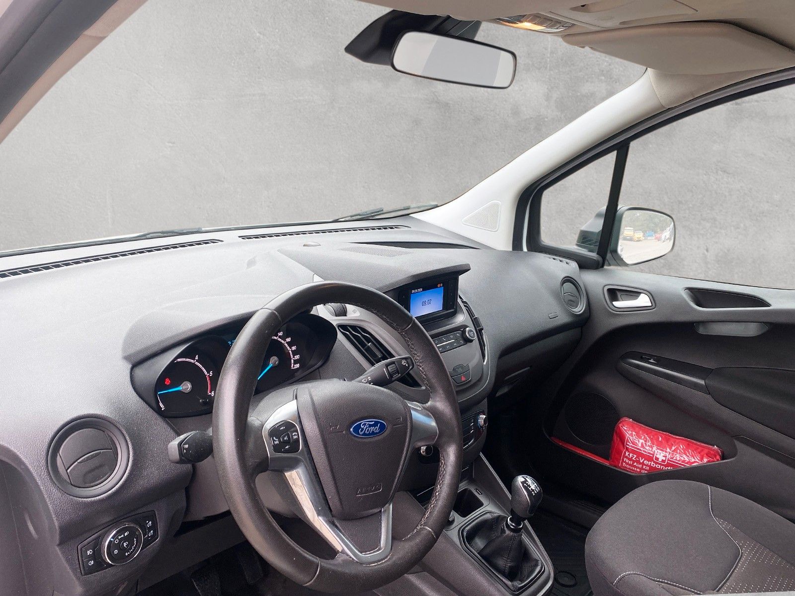 Fahrzeugabbildung Ford Transit Courier Trend