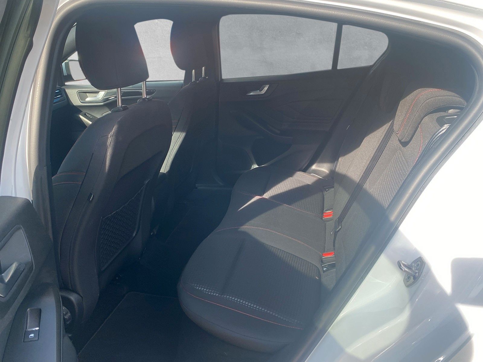 Fahrzeugabbildung Ford Focus Lim. ST-Line