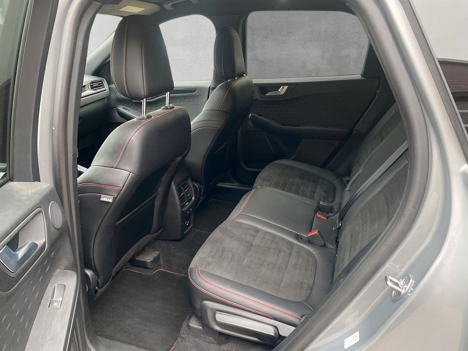 Fahrzeugabbildung Ford Kuga ST-Line X 2x4
