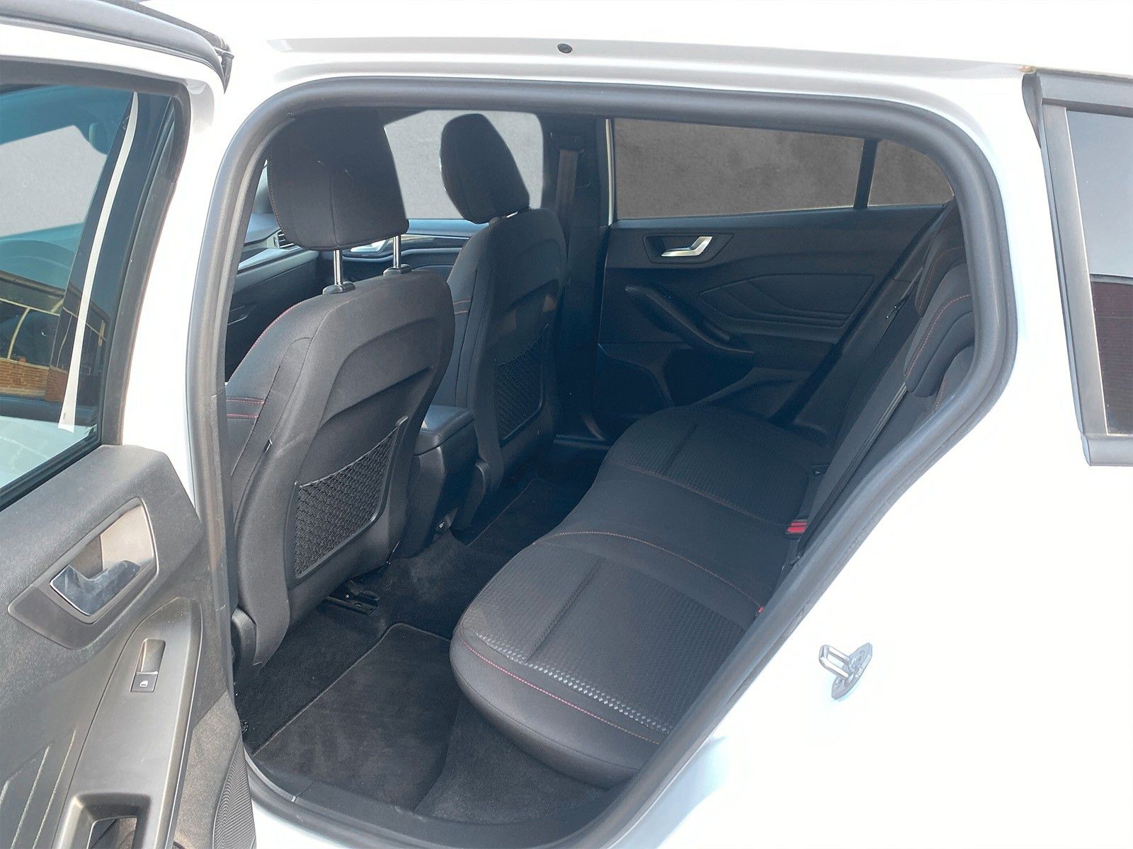 Fahrzeugabbildung Ford Focus Turnier ST-Line