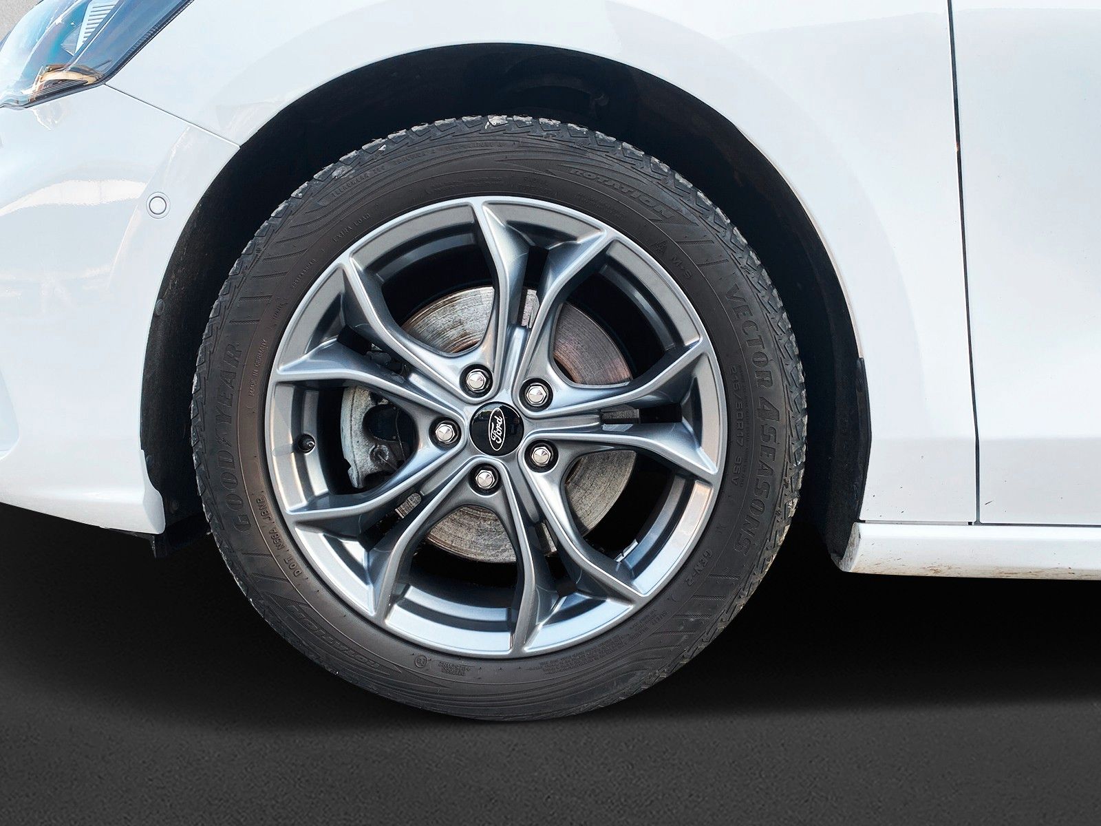 Fahrzeugabbildung Ford Focus Turnier ST-Line