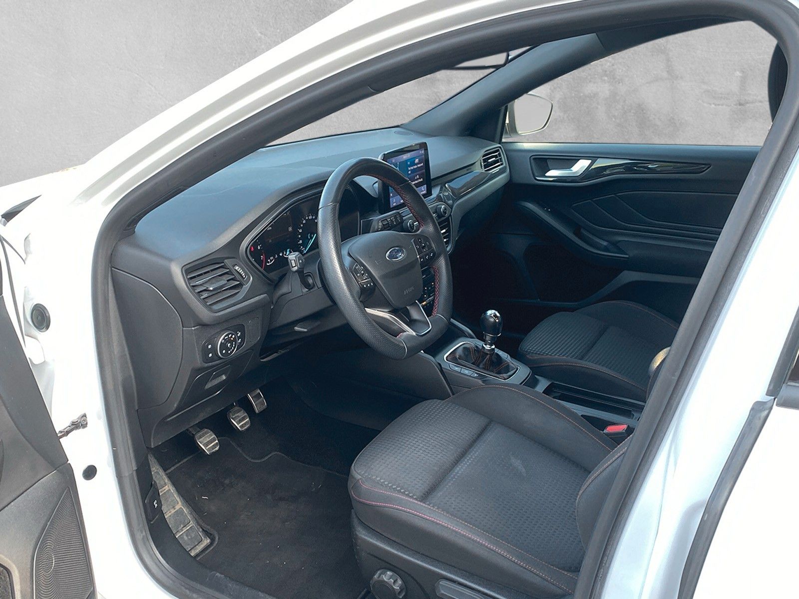 Fahrzeugabbildung Ford Focus Turnier ST-Line