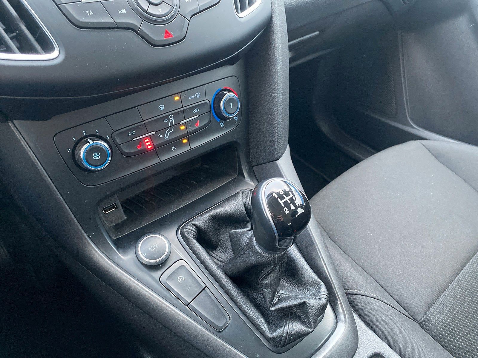 Fahrzeugabbildung Ford Focus Lim. Trend