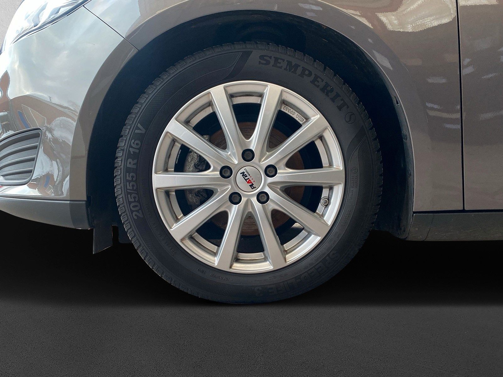 Fahrzeugabbildung Ford Focus Lim. Trend