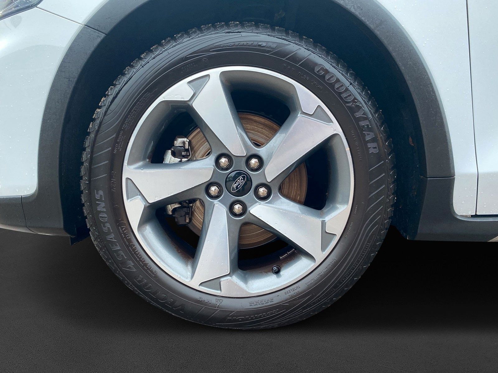 Fahrzeugabbildung Ford Focus Turnier Active