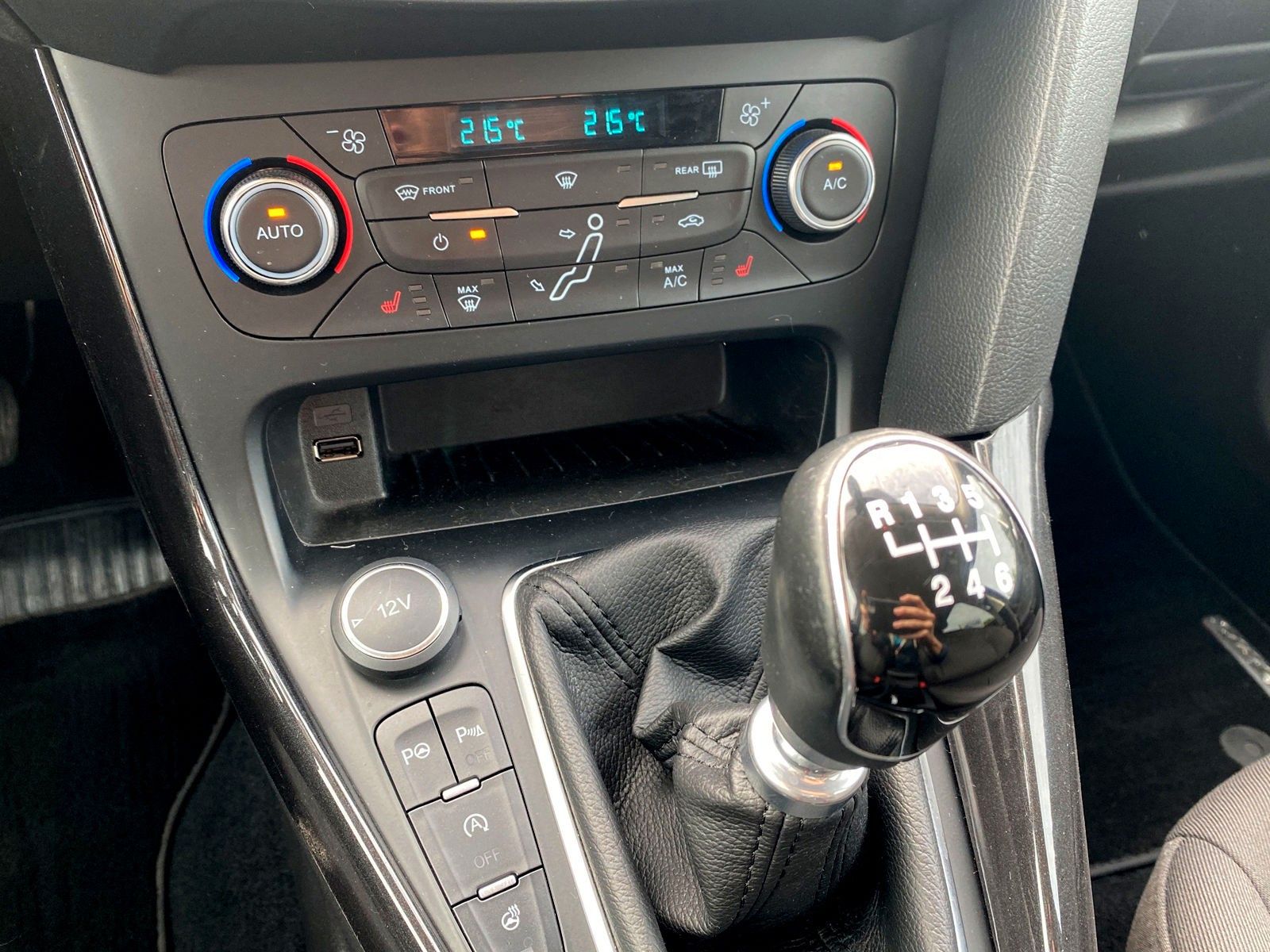 Fahrzeugabbildung Ford Focus Lim. Titanium 5-türig
