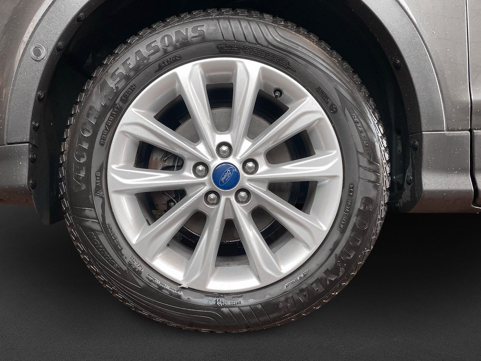 Fahrzeugabbildung Ford Kuga Titanium