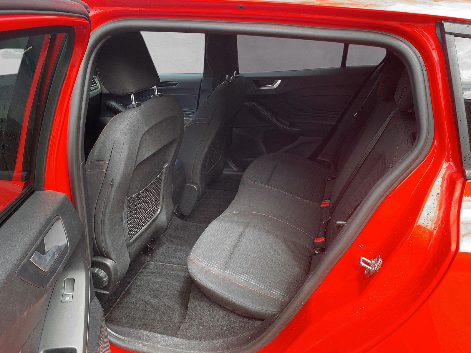 Fahrzeugabbildung Ford Focus Turnier ST-Line