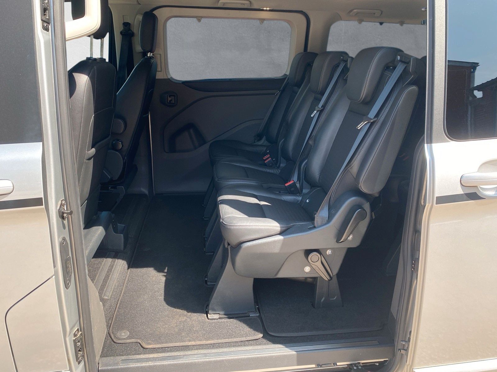 Fahrzeugabbildung Ford Tourneo Custom Sport L1