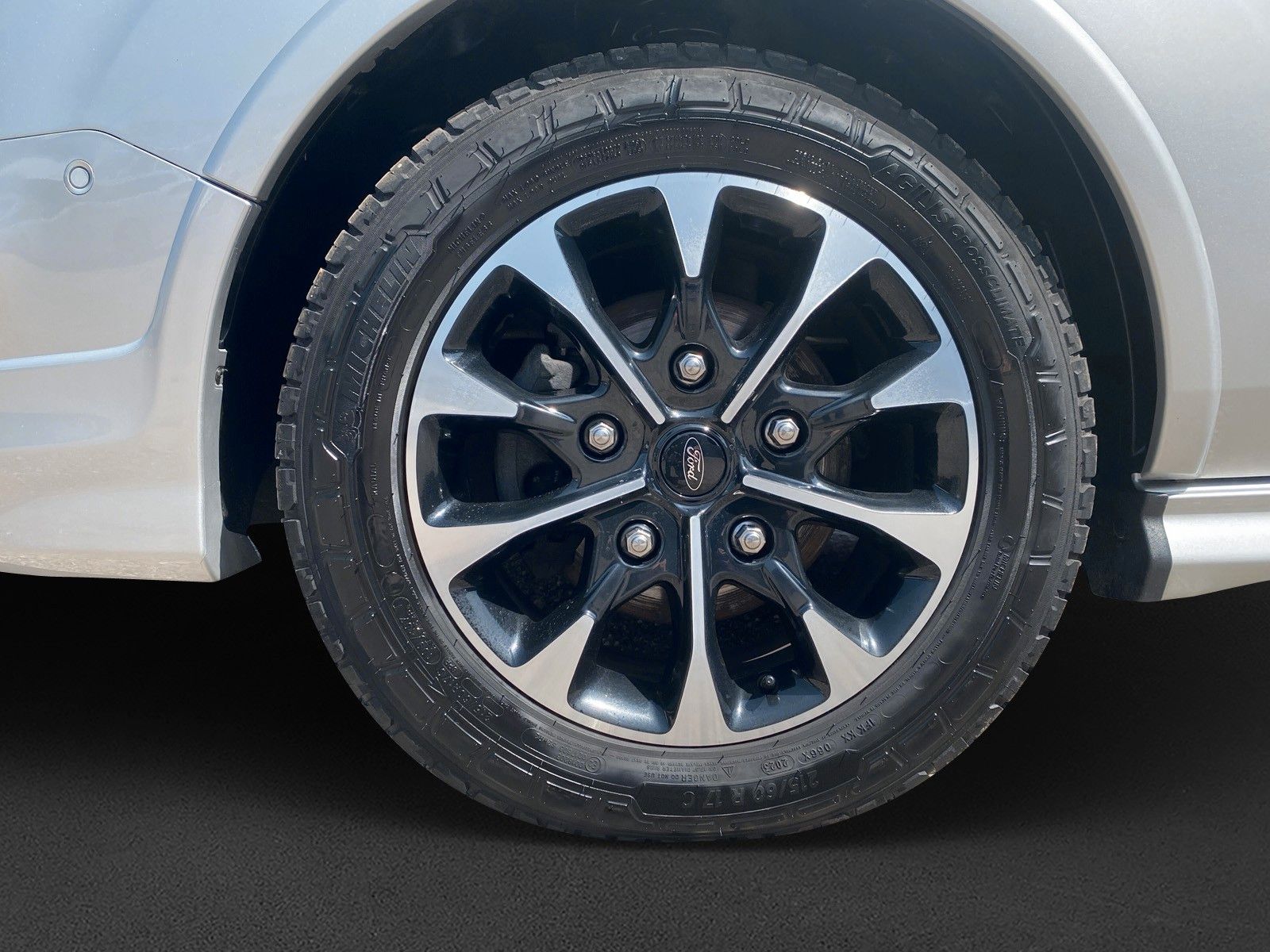 Fahrzeugabbildung Ford Tourneo Custom Sport L1