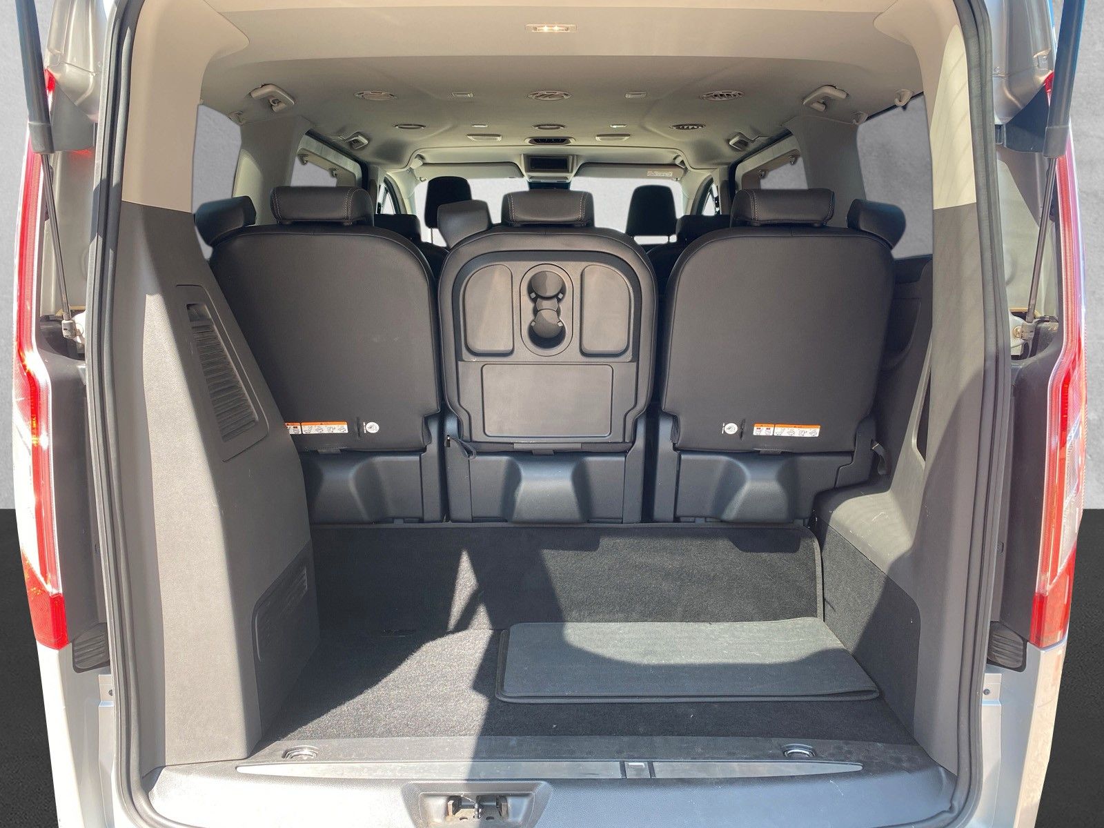 Fahrzeugabbildung Ford Tourneo Custom Sport L1