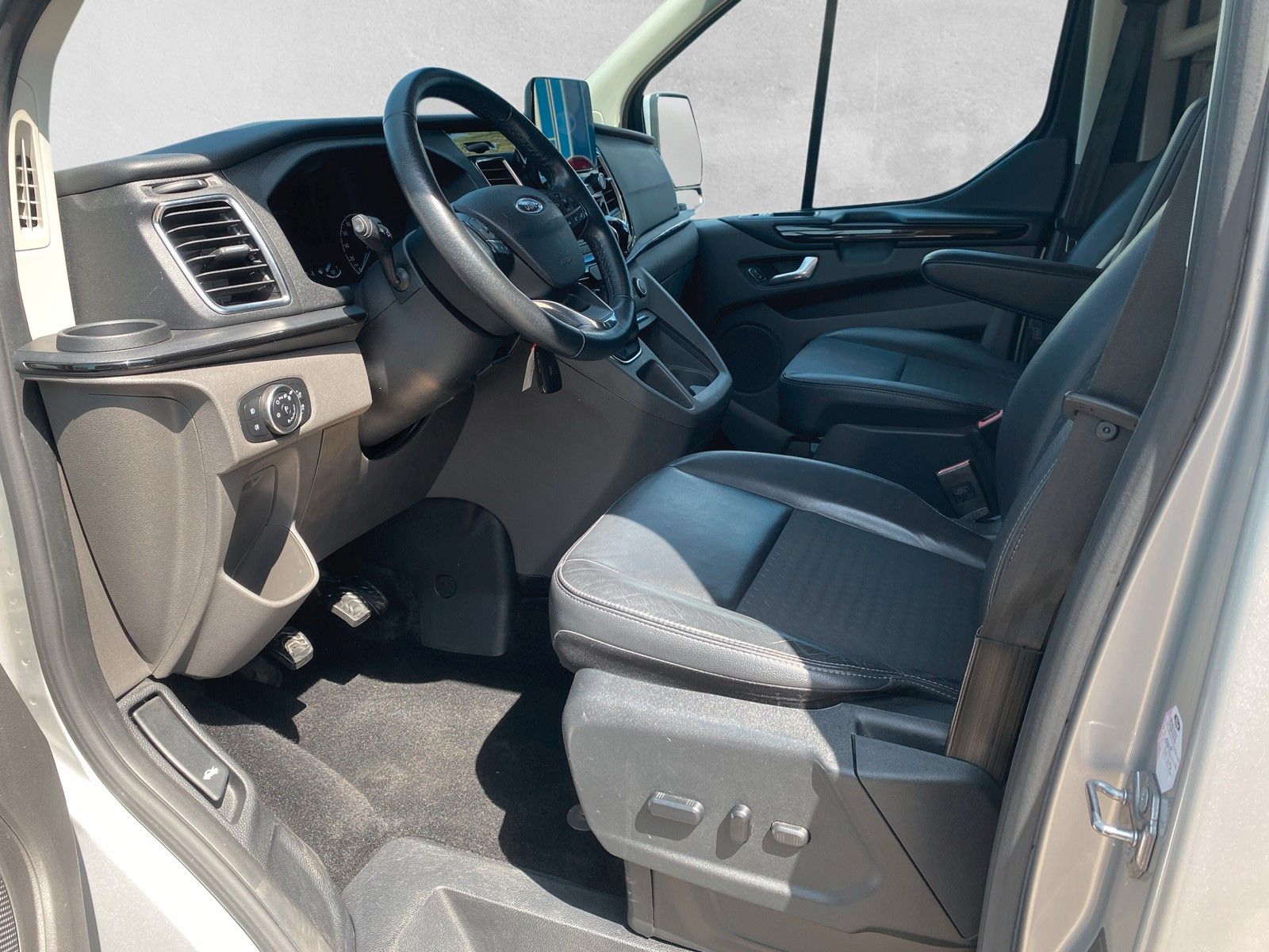 Fahrzeugabbildung Ford Tourneo Custom Sport L1