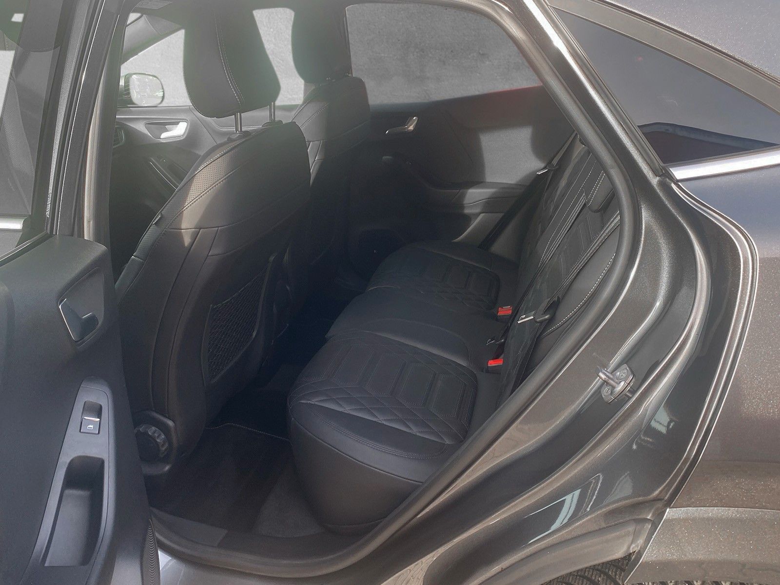 Fahrzeugabbildung Ford Puma ST-Line Vignale Massage