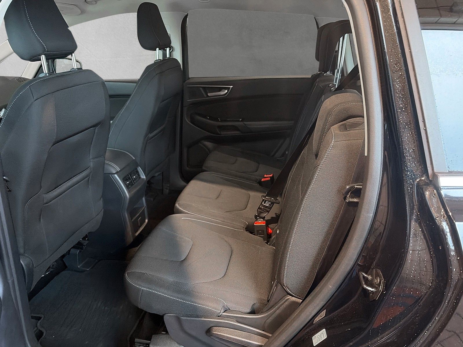 Fahrzeugabbildung Ford S-MAX Titanium Neuer Motor