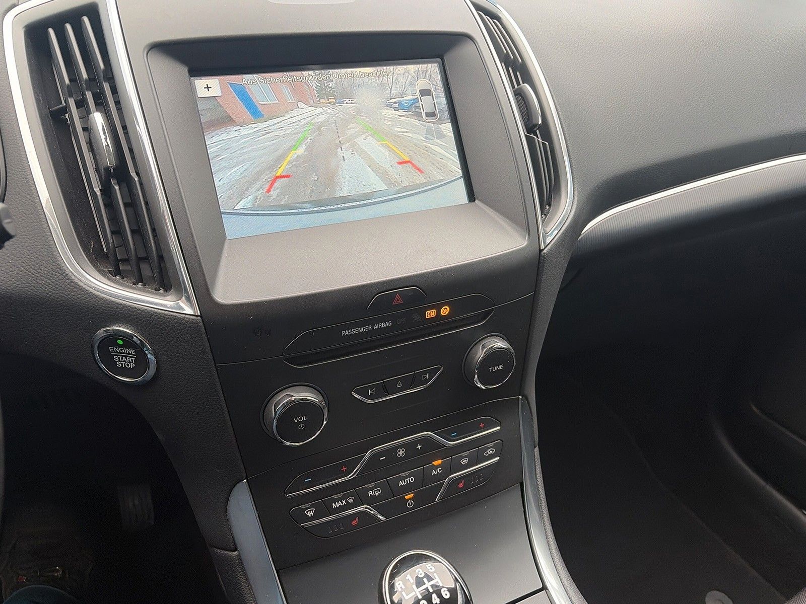 Fahrzeugabbildung Ford S-MAX Titanium Neuer Motor