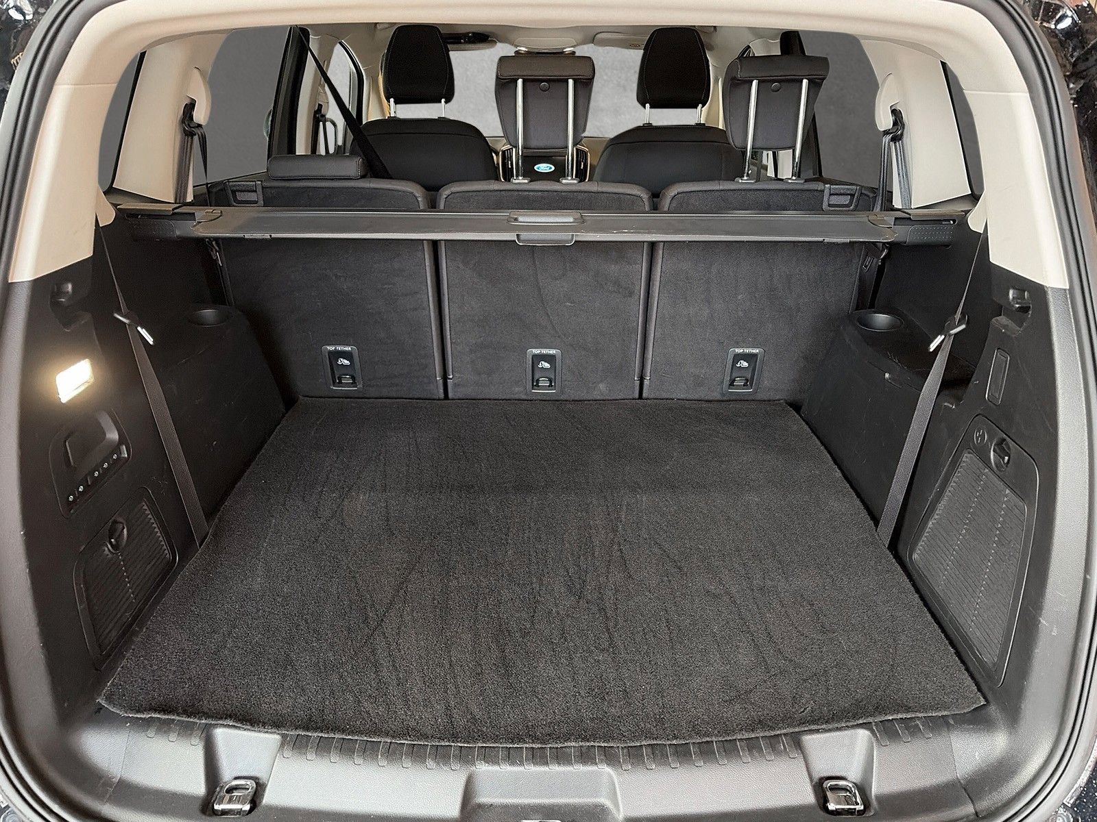 Fahrzeugabbildung Ford S-MAX Titanium Neuer Motor