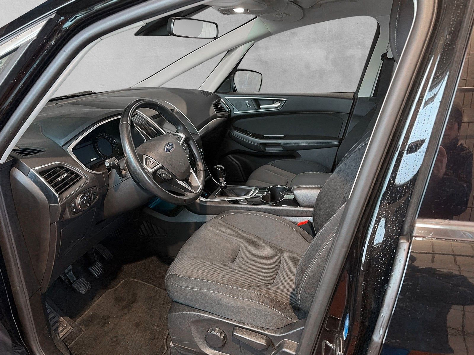 Fahrzeugabbildung Ford S-MAX Titanium Neuer Motor