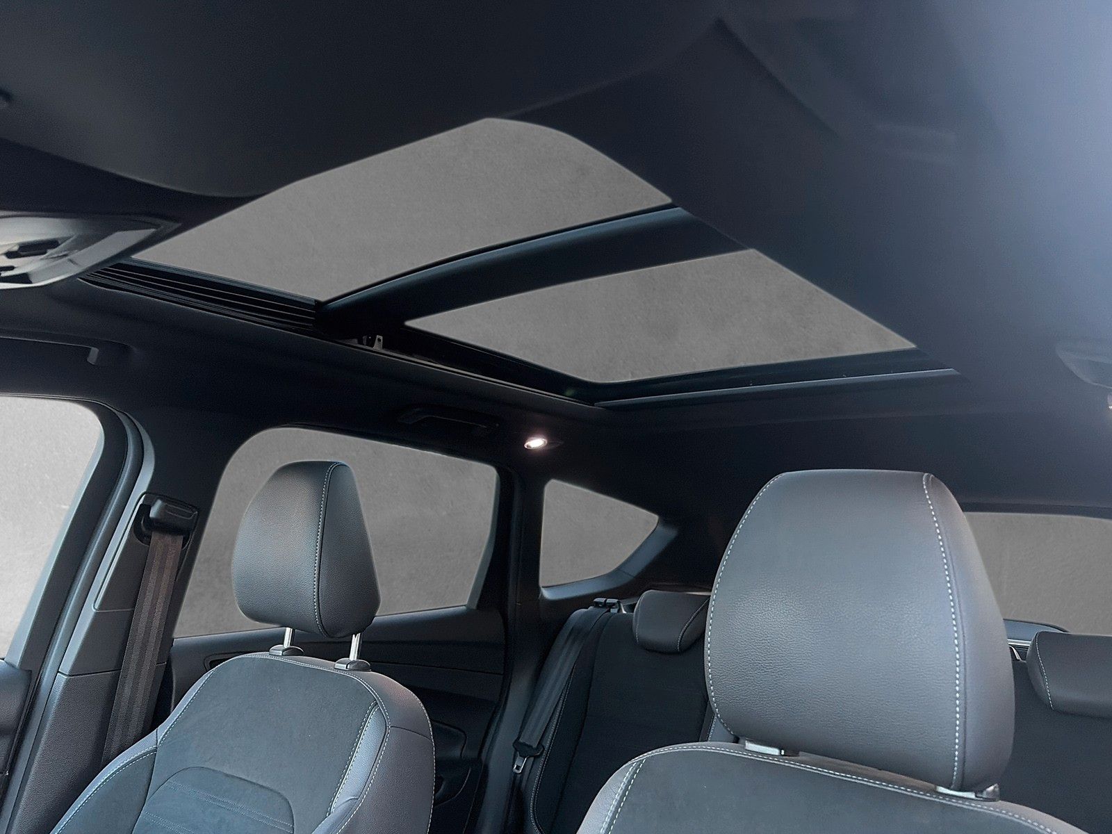 Fahrzeugabbildung Ford Kuga ST-Line 4x4
