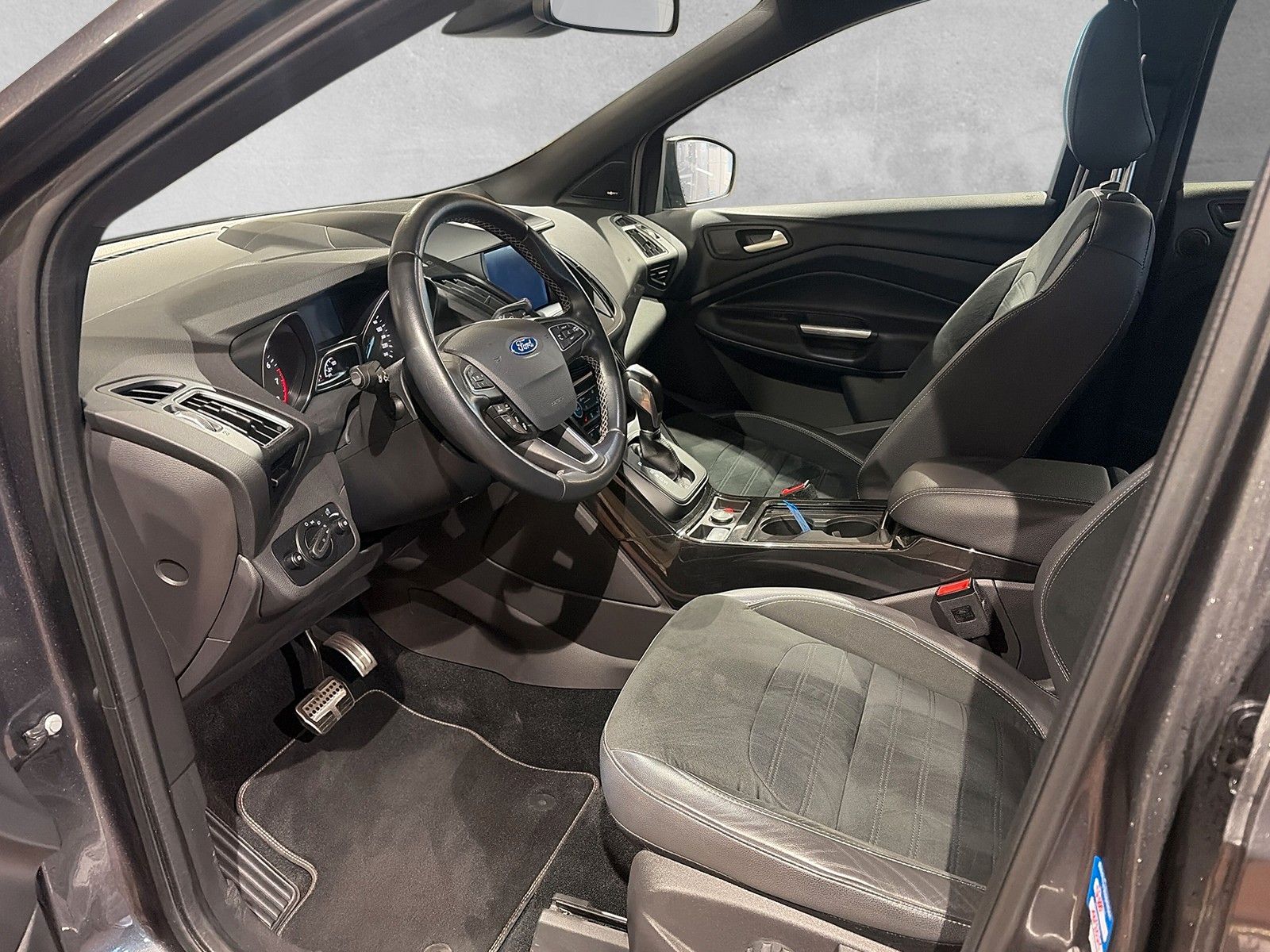 Fahrzeugabbildung Ford Kuga ST-Line 4x4