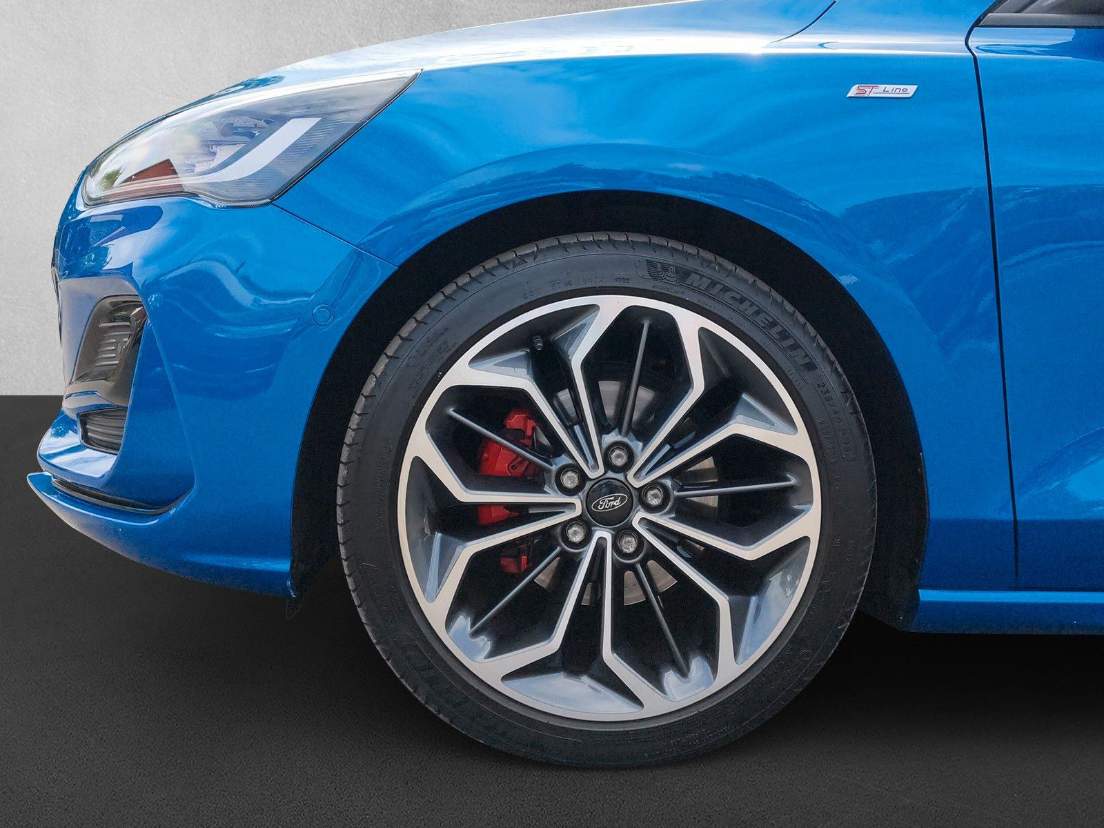 Fahrzeugabbildung Ford Focus Lim. ST-Line X