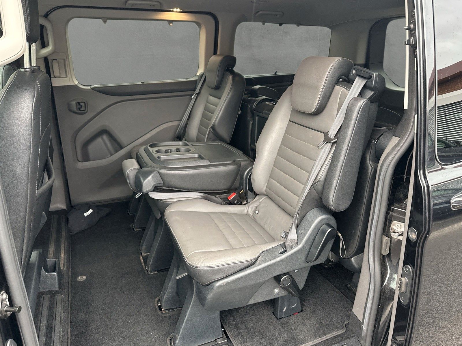 Fahrzeugabbildung Ford Tourneo Custom Titanium X L1
