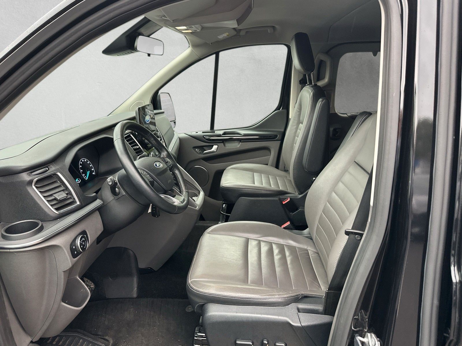 Fahrzeugabbildung Ford Tourneo Custom Titanium X L1