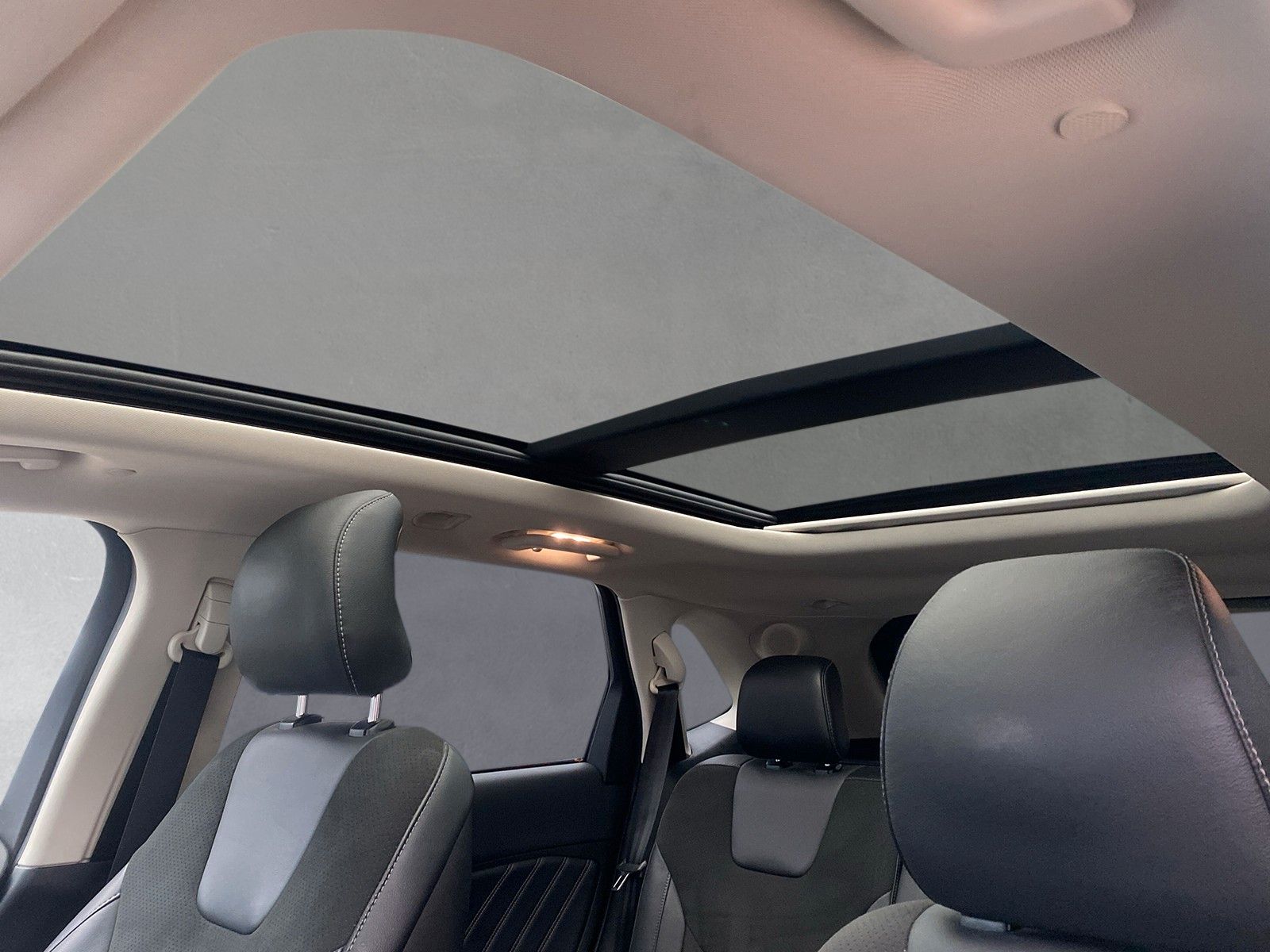 Fahrzeugabbildung Ford Edge ST-Line 4x4