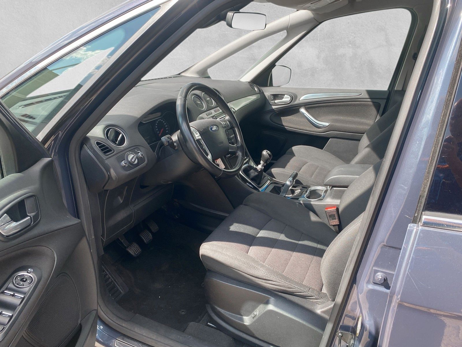 Fahrzeugabbildung Ford Titanium