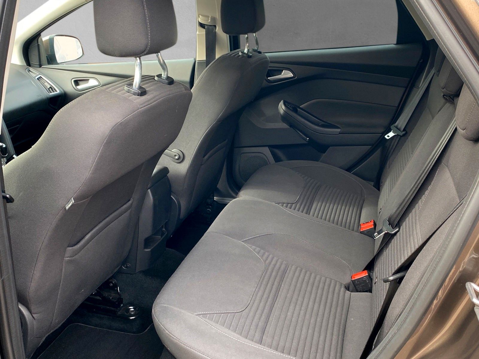 Fahrzeugabbildung Ford Focus Lim. Titanium 5-türig