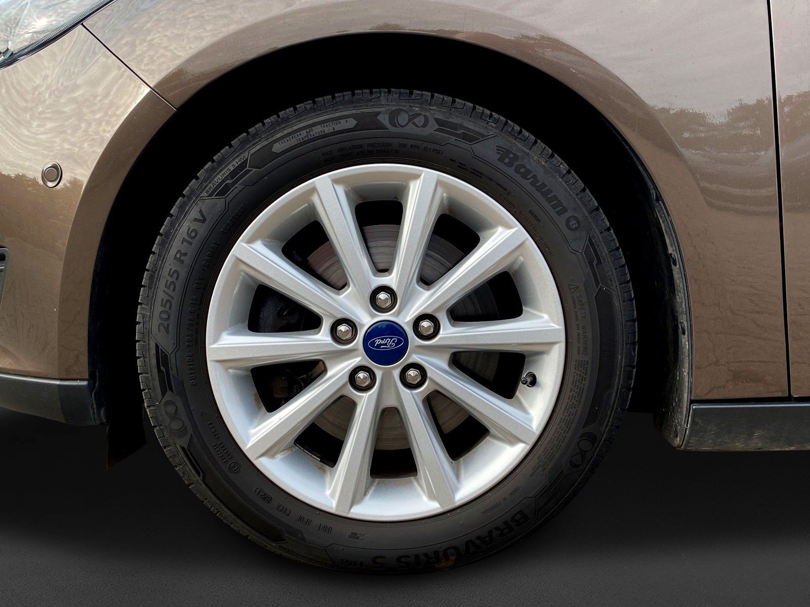 Fahrzeugabbildung Ford Focus Lim. Titanium 5-türig