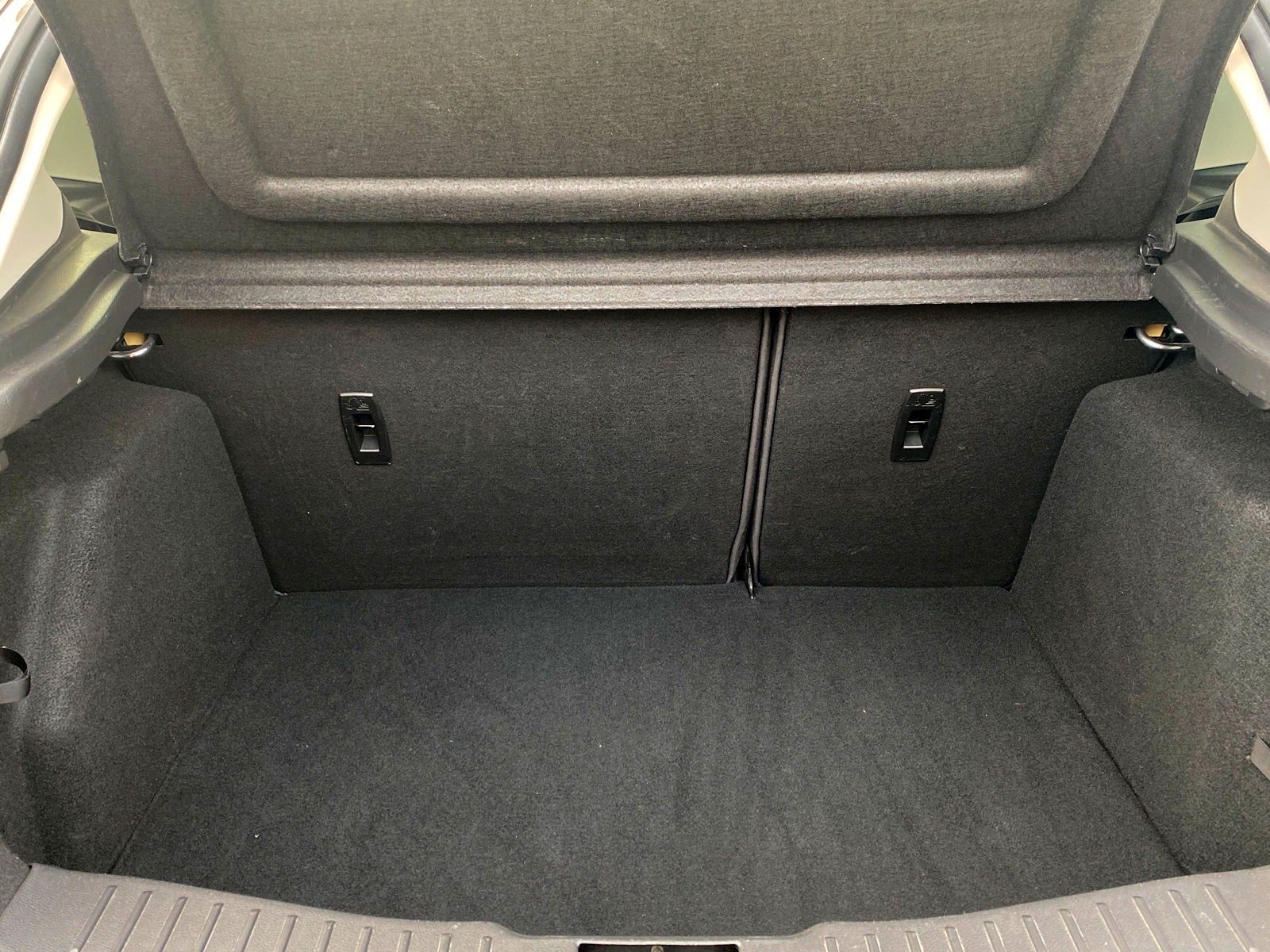 Fahrzeugabbildung Ford Focus Lim. Titanium 5-türig