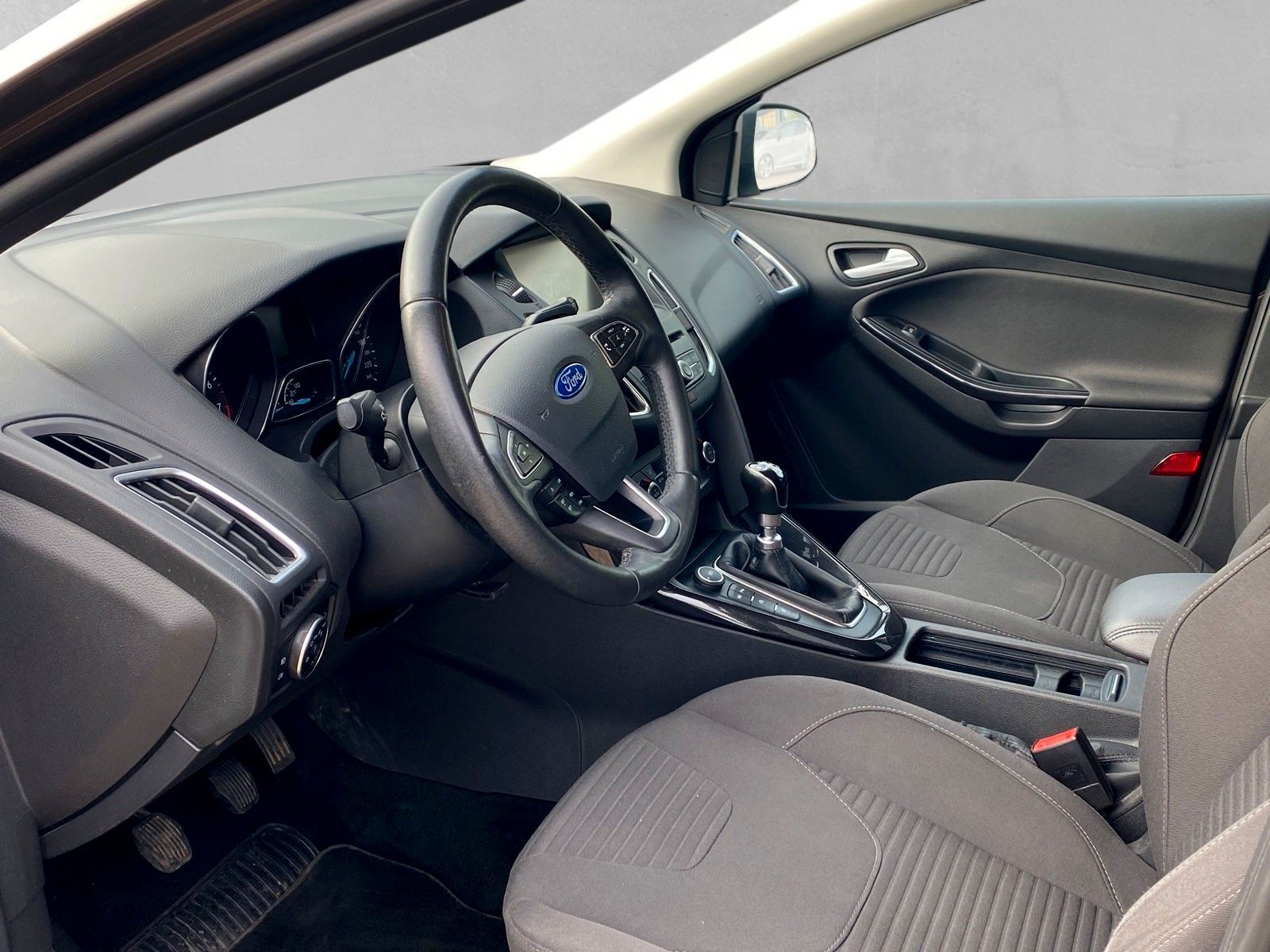 Fahrzeugabbildung Ford Focus Lim. Titanium 5-türig