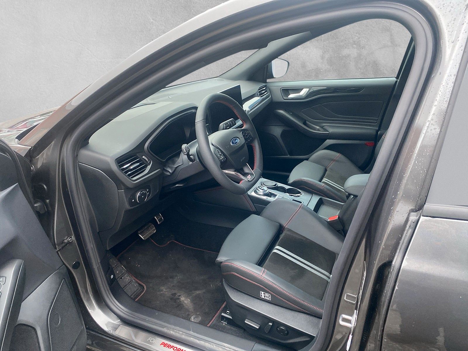 Fahrzeugabbildung Ford Focus Lim. ST X