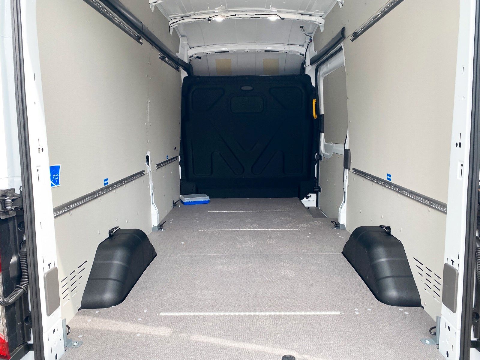 Fahrzeugabbildung Ford E-Transit 350 L3 Kasten Hochdach Trend