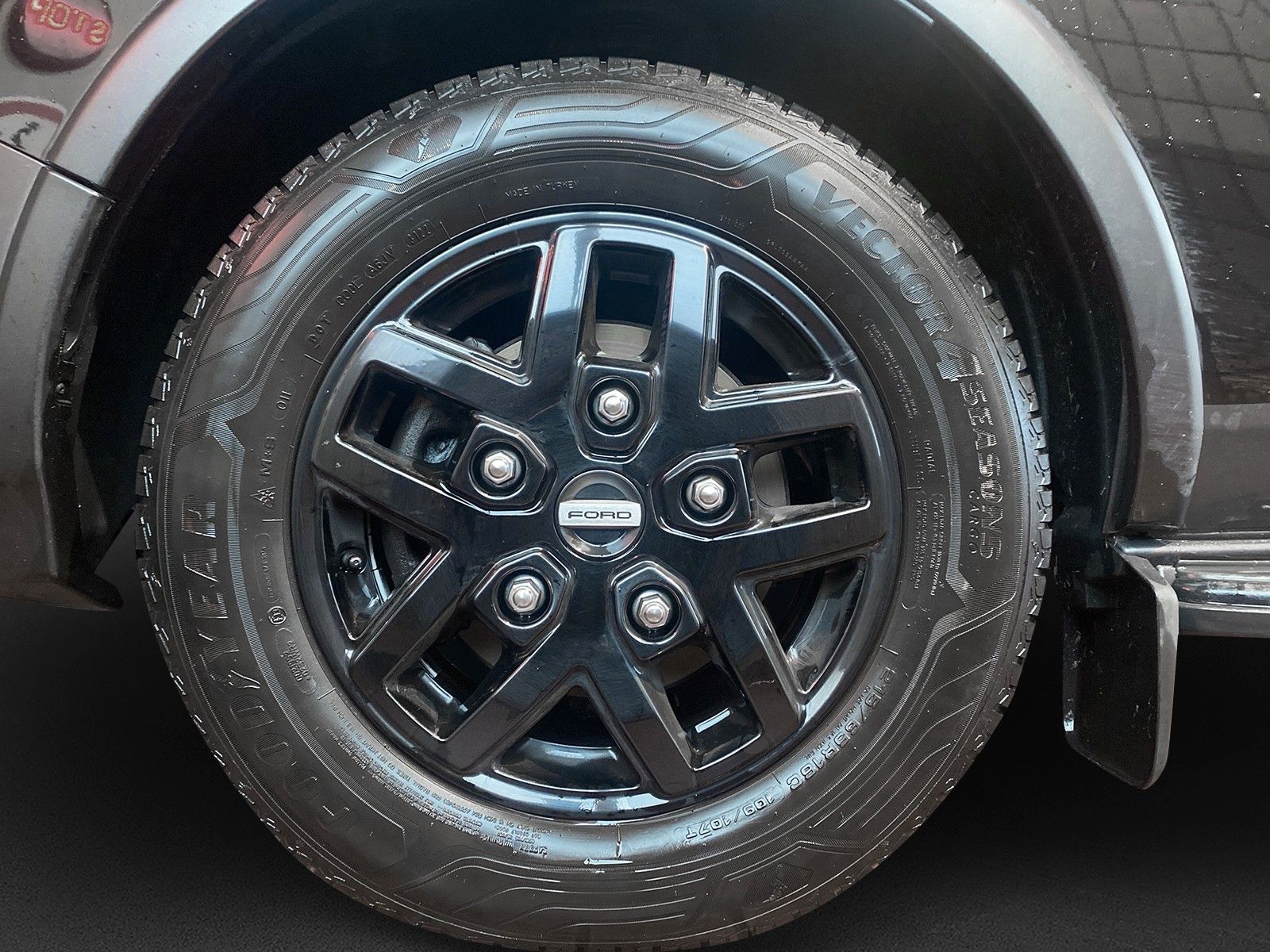 Fahrzeugabbildung Ford Custom Kombi 340 L2 Trail