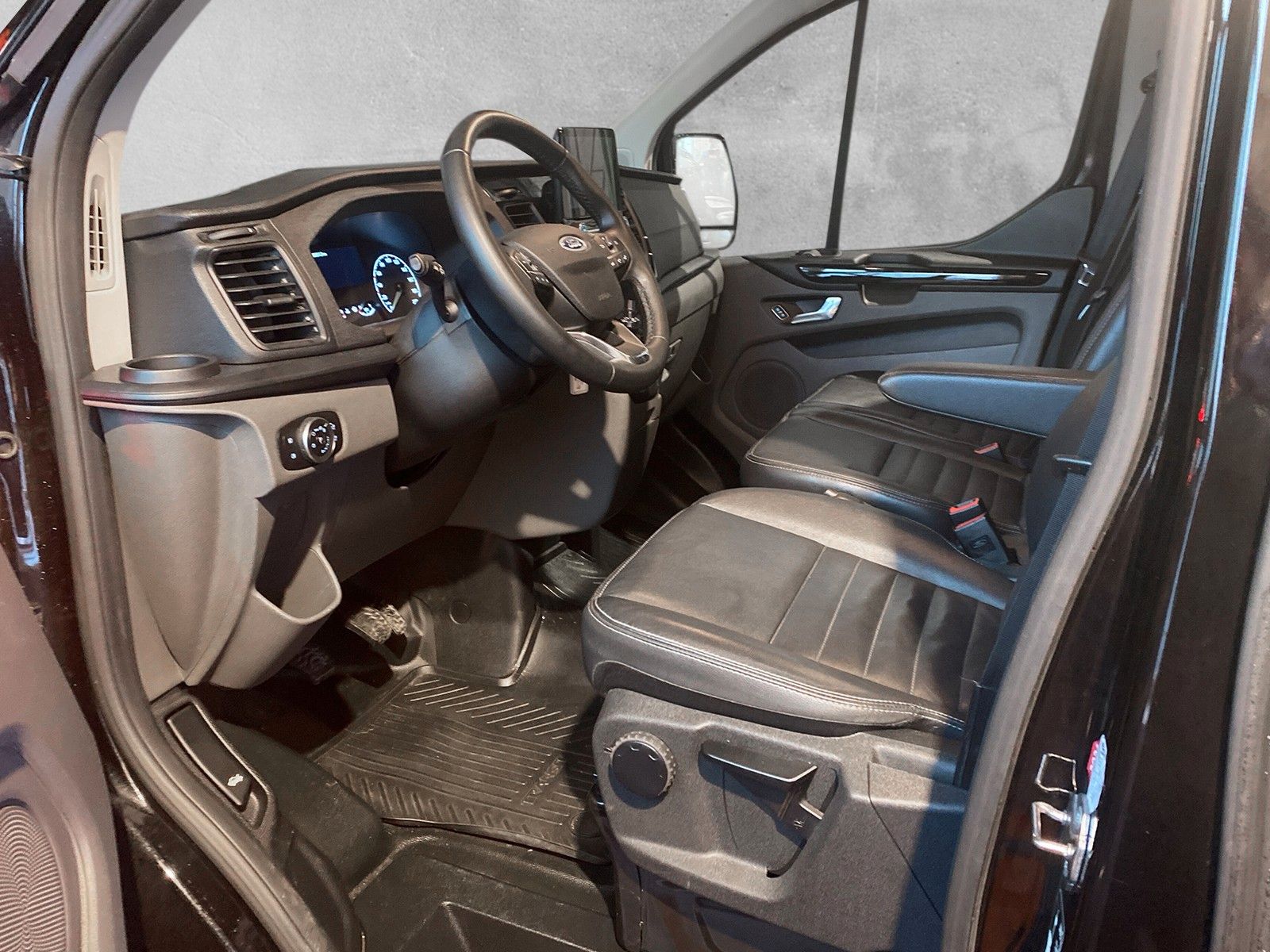 Fahrzeugabbildung Ford Custom Kombi 340 L2 Trail