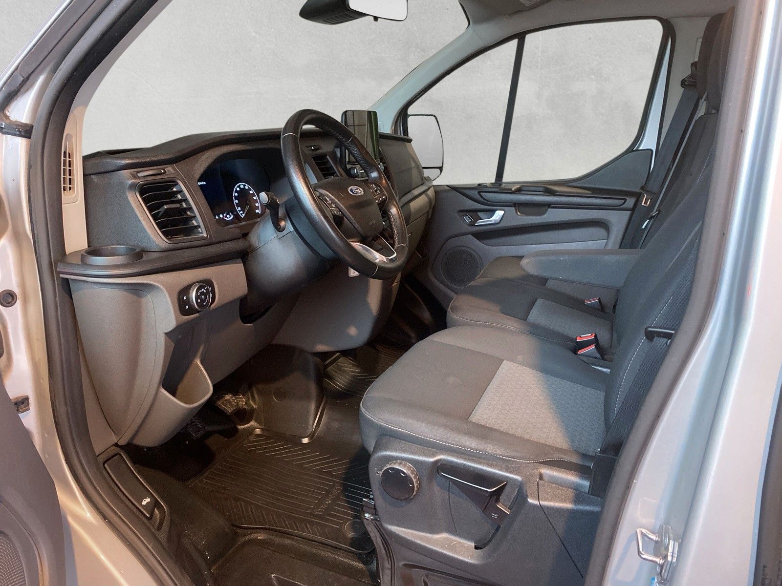 Fahrzeugabbildung Ford Custom Kombi 320 L2 Trend