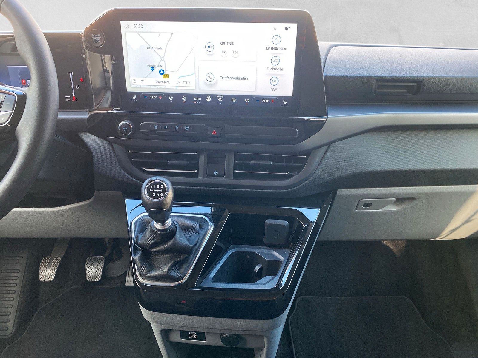 Fahrzeugabbildung Ford Tourneo Custom 2.0 EcoBlue 320 L1 Titanium