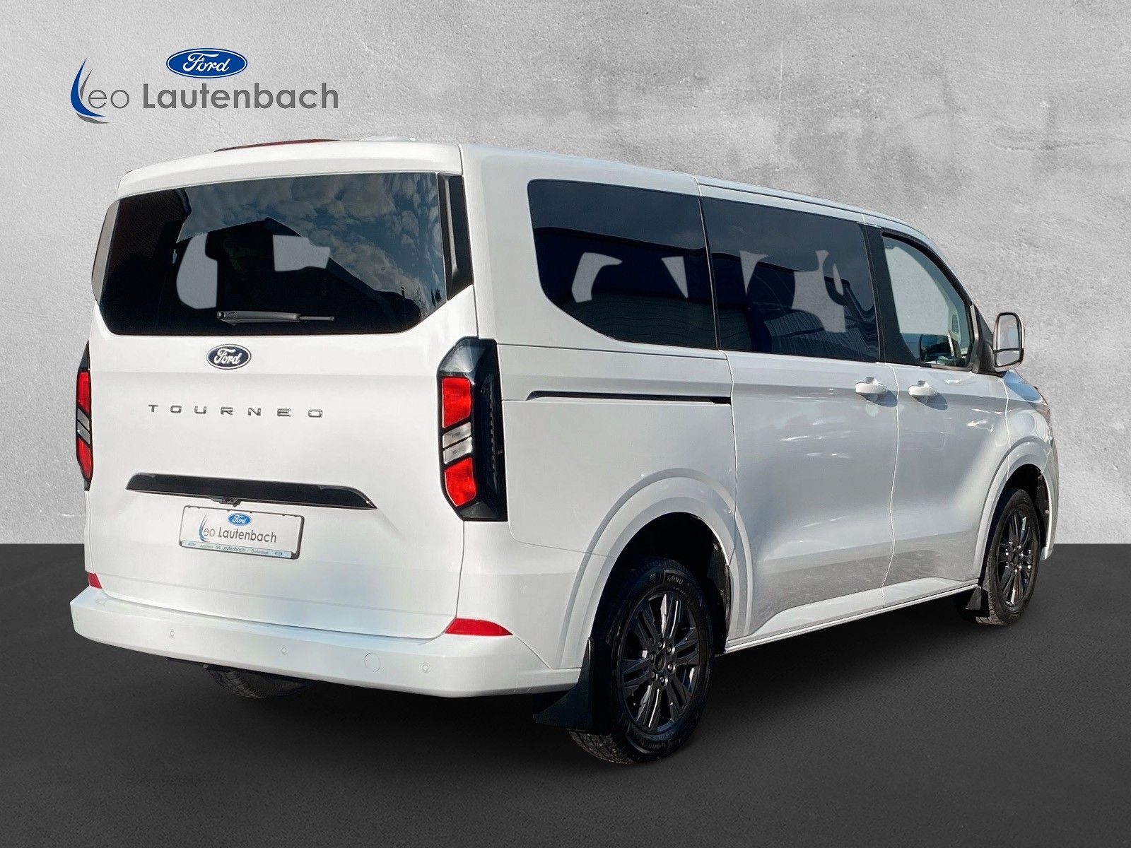 Fahrzeugabbildung Ford Tourneo Custom 2.0 EcoBlue 320 L1 Titanium