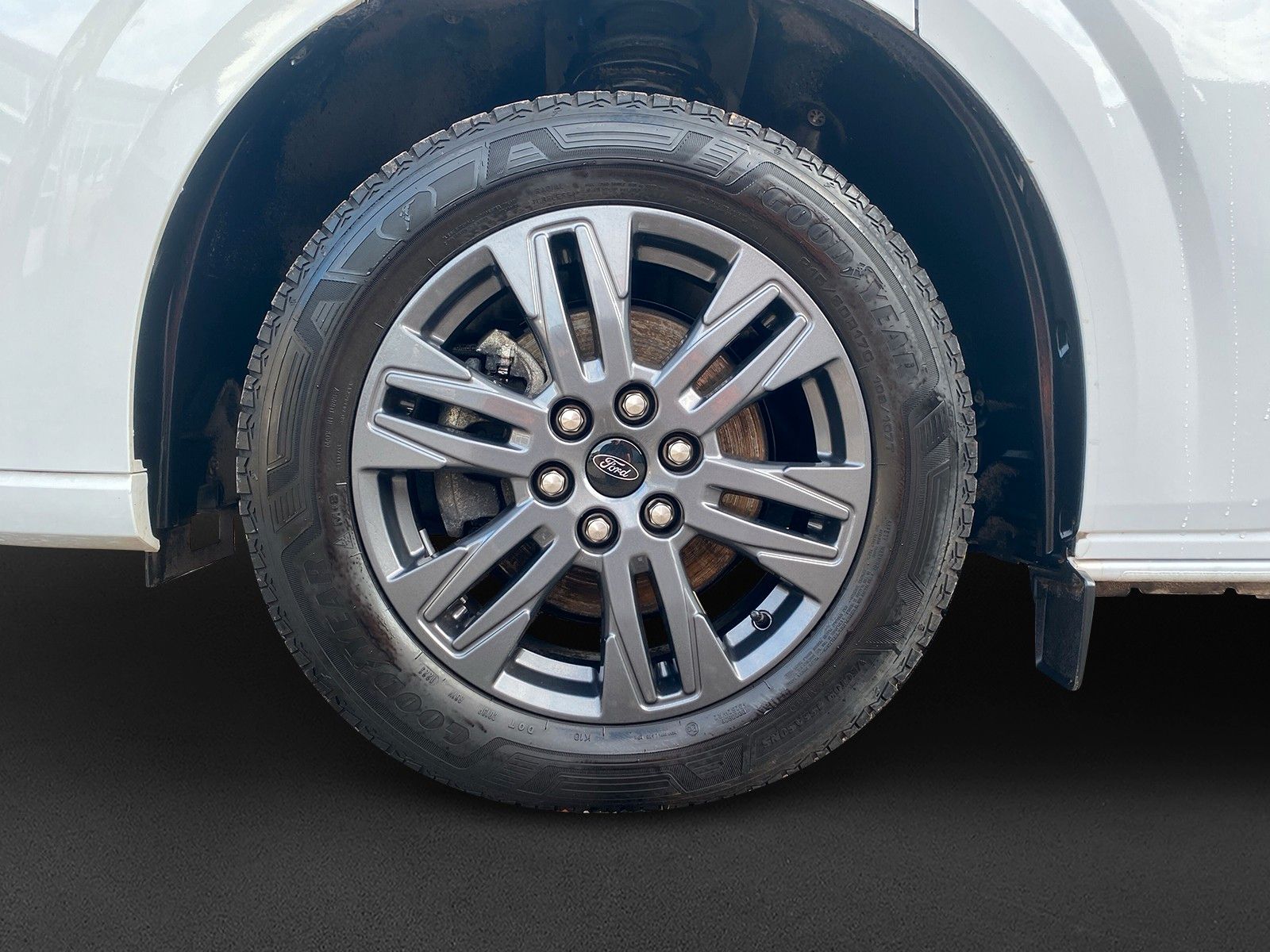 Fahrzeugabbildung Ford Tourneo Custom 2.0 EcoBlue 320 L1 Titanium