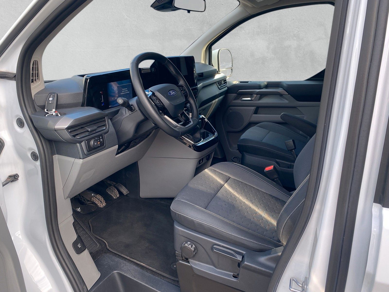 Fahrzeugabbildung Ford Tourneo Custom 2.0 EcoBlue 320 L1 Titanium